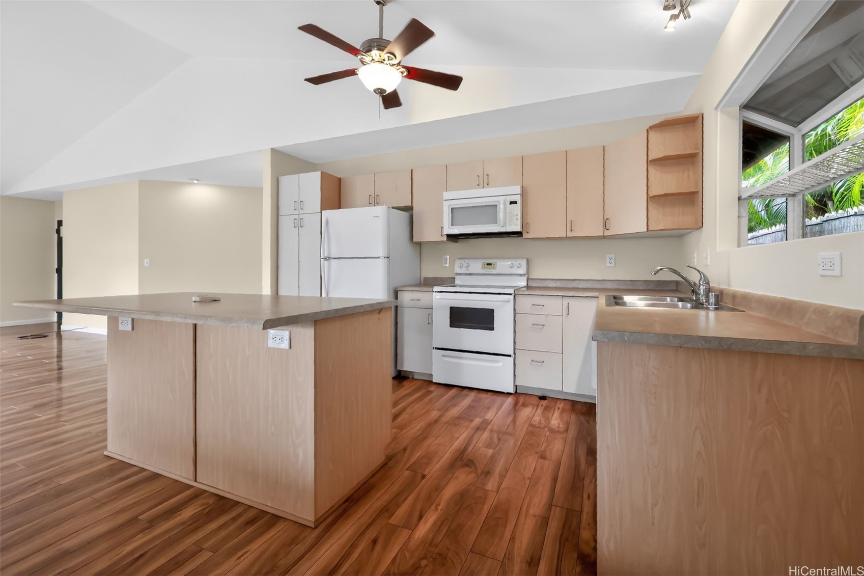 886 Mahealani Street