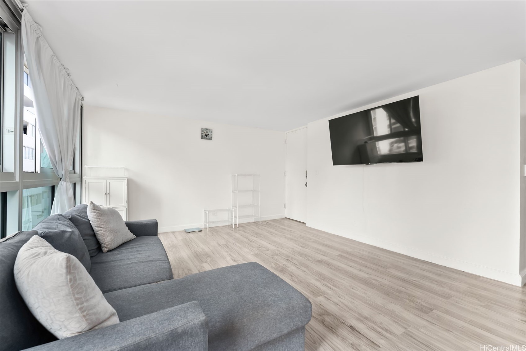 2421 Tusitala Street 803