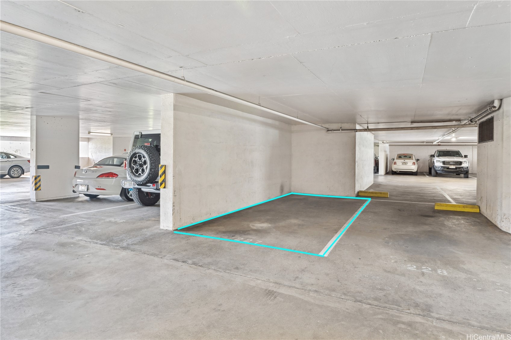 Canterbury Pl Condominium
