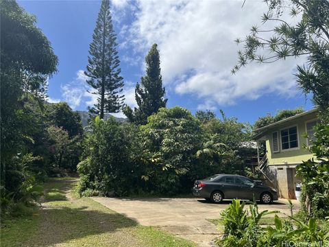 Photo of 47-427 Ahuimanu Place, Kaneohe, HI 96744 (MLS # 202504945)