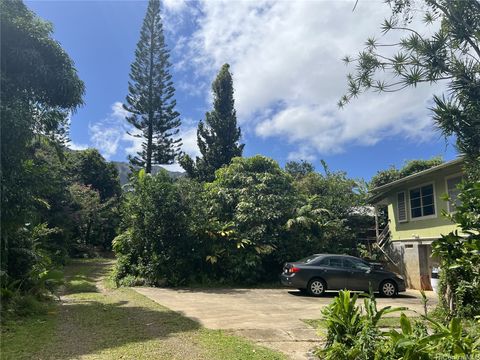 Photo of 47-427 Ahuimanu Place, Kaneohe, HI 96744 (MLS # 202504945)