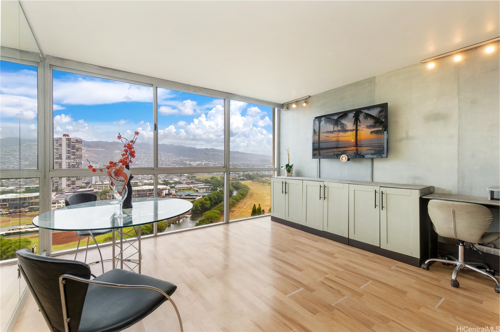 2211 Ala Wai Boulevard 2504