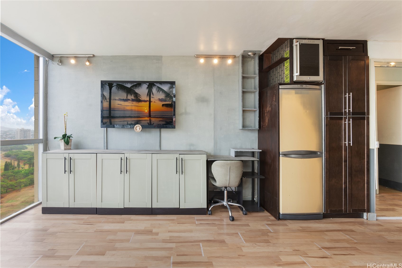 2211 Ala Wai Boulevard 2504