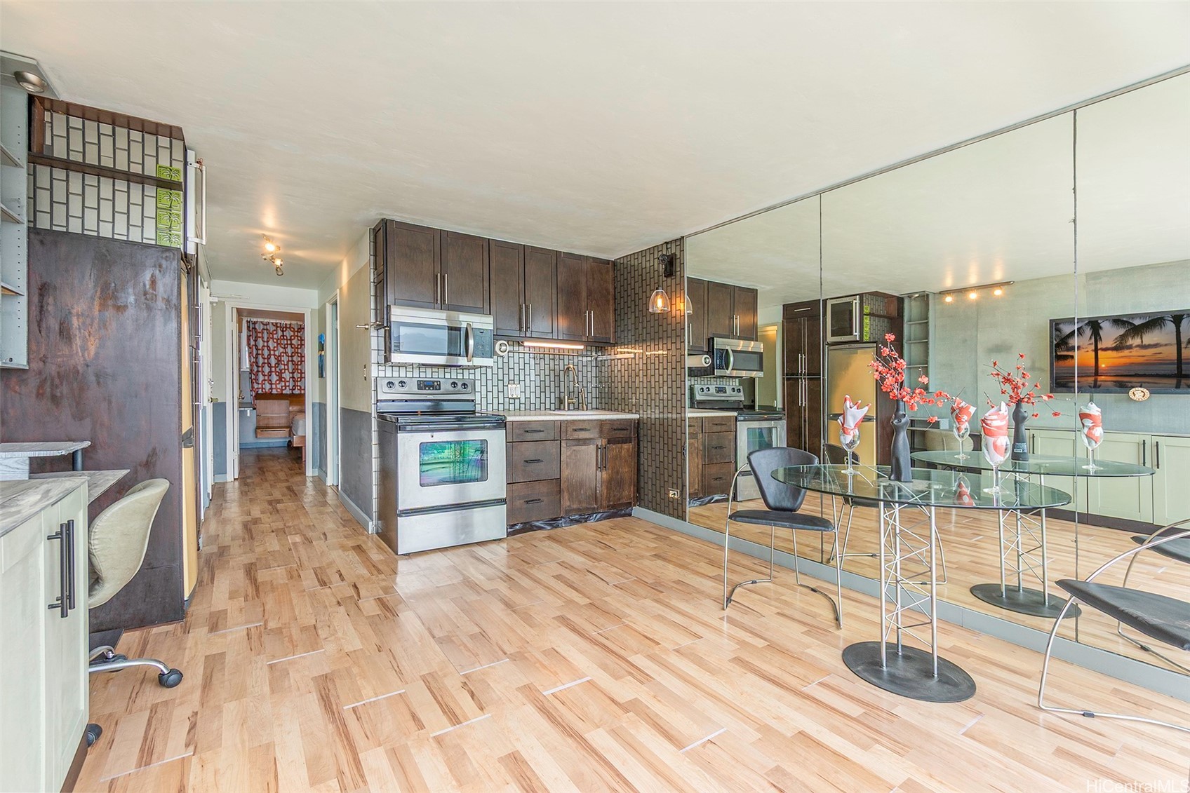 2211 Ala Wai Boulevard 2504