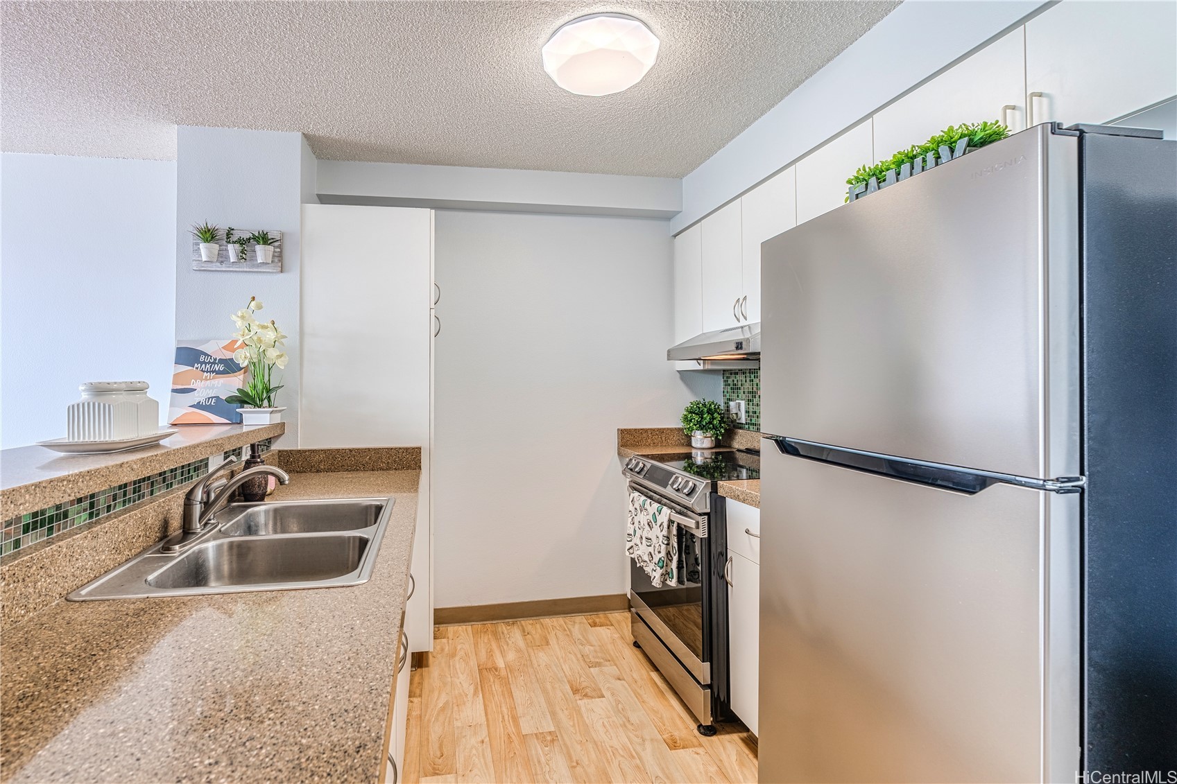215 N King Street 1608
