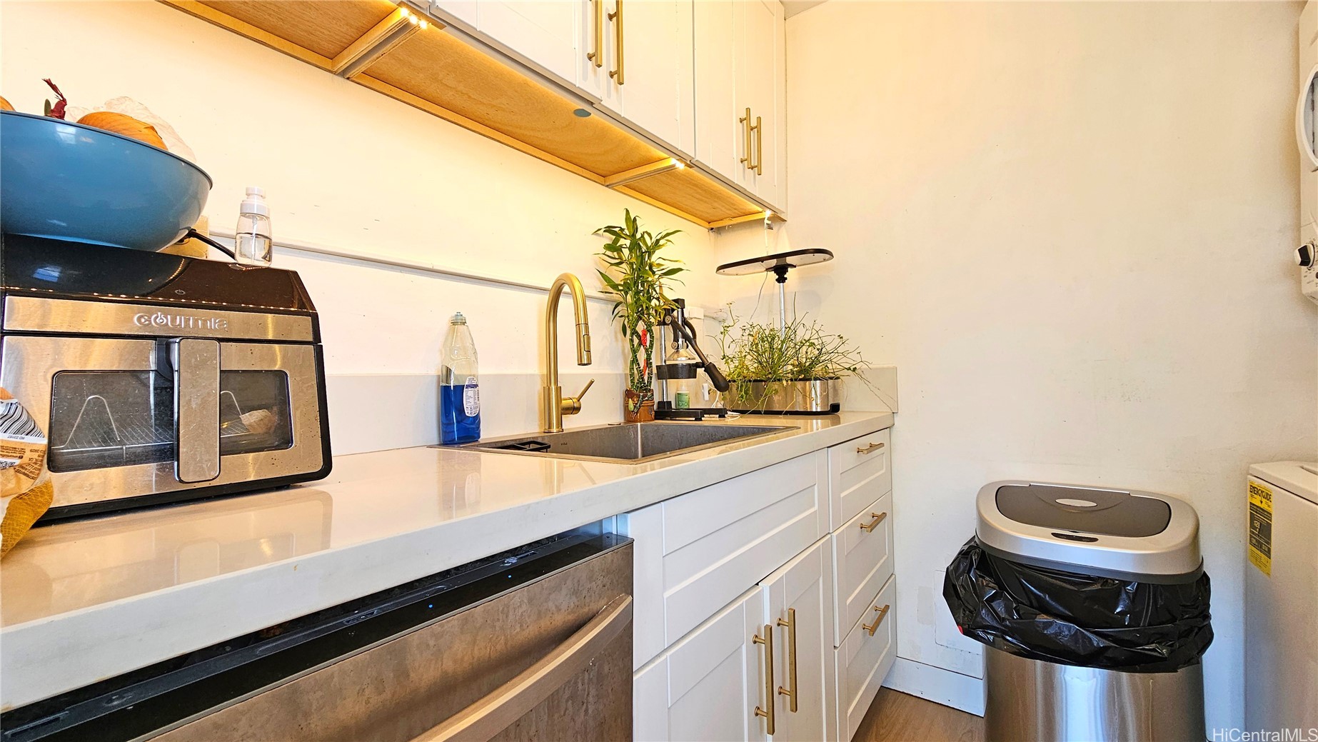 2410 Cleghorn Street 2202