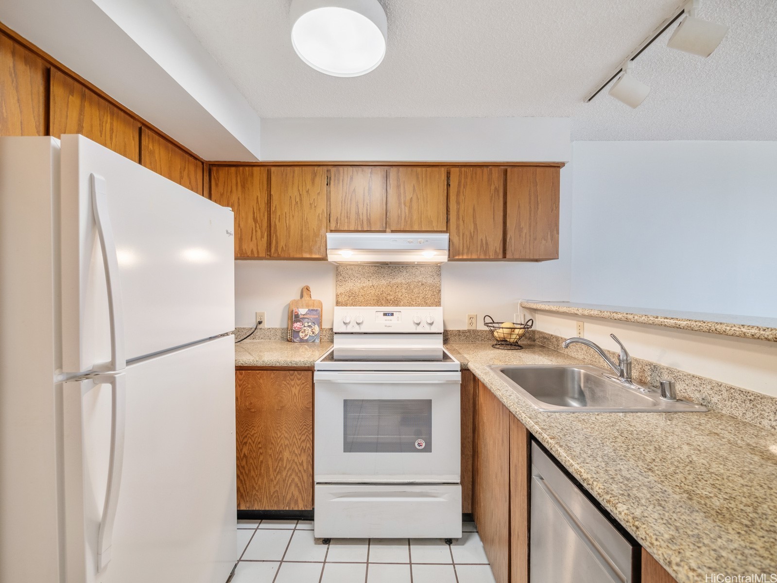 930 Kaheka Street 1802