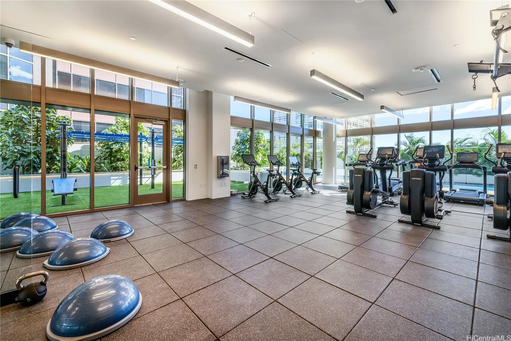 Honolulu, Hawaii 96814, United States, 1 Bedroom Bedrooms, ,1 BathroomBathrooms,Residential,Active,2207