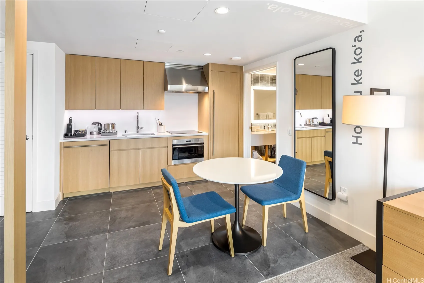 Honolulu, Hawaii 96814, United States, 1 Bedroom Bedrooms, ,1 BathroomBathrooms,Residential,Active,2207