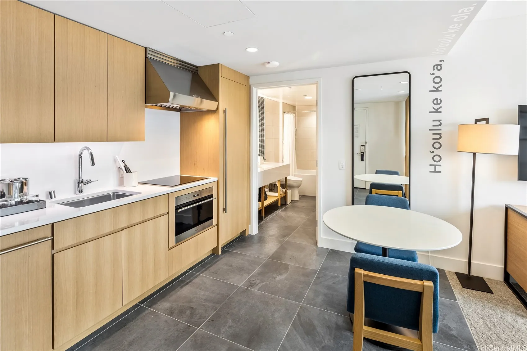 Honolulu, Hawaii 96814, United States, 1 Bedroom Bedrooms, ,1 BathroomBathrooms,Residential,Active,2207