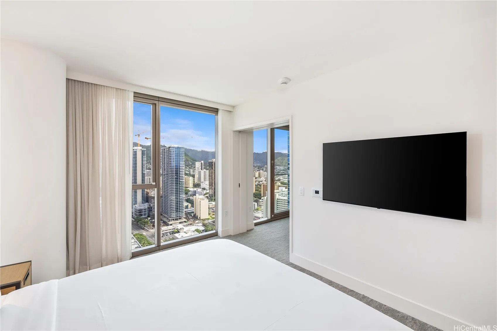 Honolulu, Hawaii 96814, United States, 1 Bedroom Bedrooms, ,1 BathroomBathrooms,Residential,Active,2207