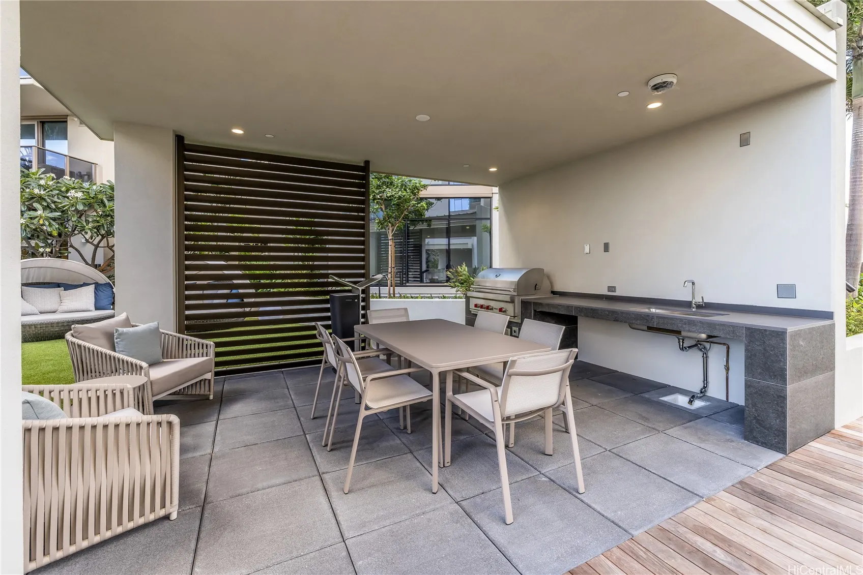 Honolulu, Hawaii 96814, United States, 1 Bedroom Bedrooms, ,1 BathroomBathrooms,Residential,Active,2207