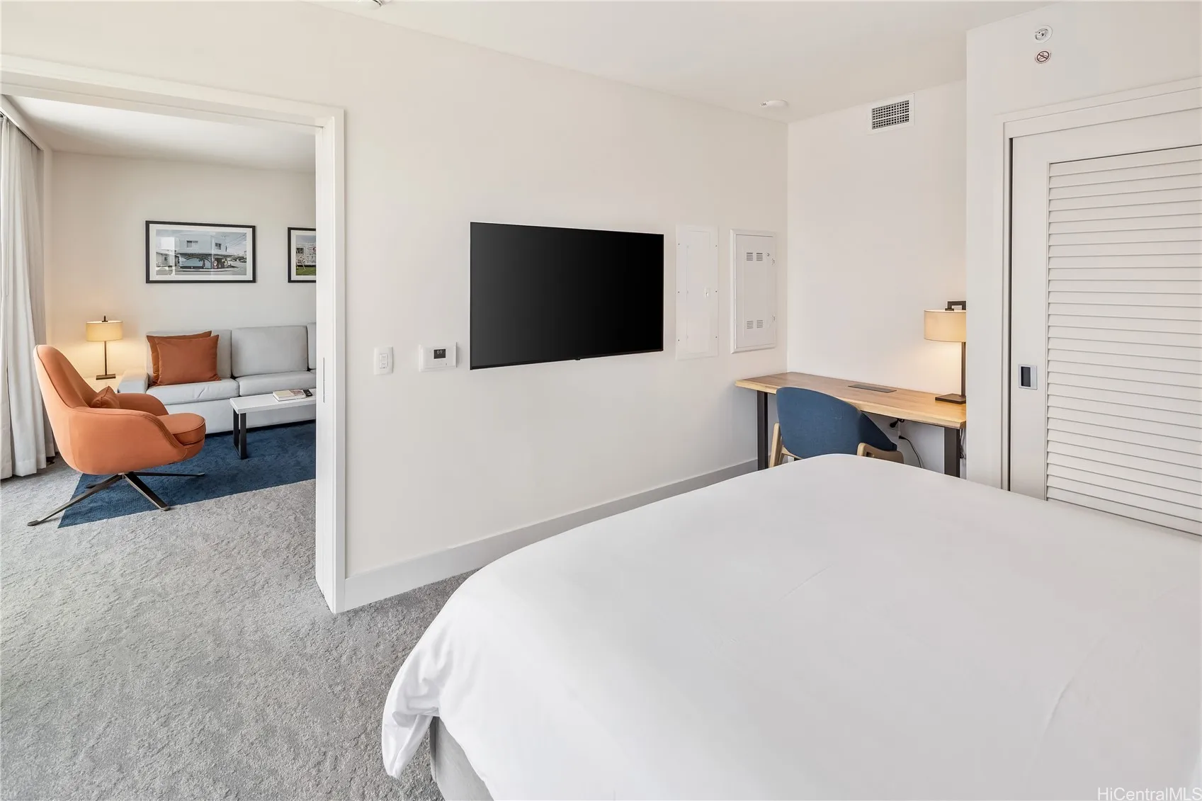 Honolulu, Hawaii 96814, United States, 1 Bedroom Bedrooms, ,1 BathroomBathrooms,Residential,Active,2207