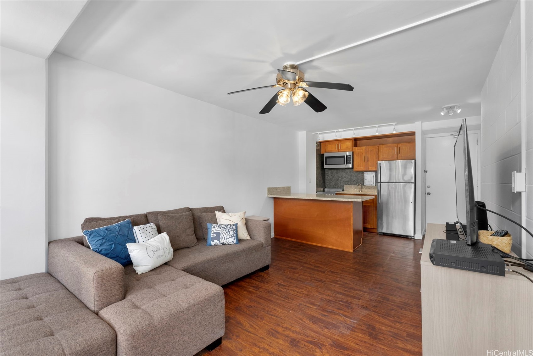 445 Kaiolu Street 407