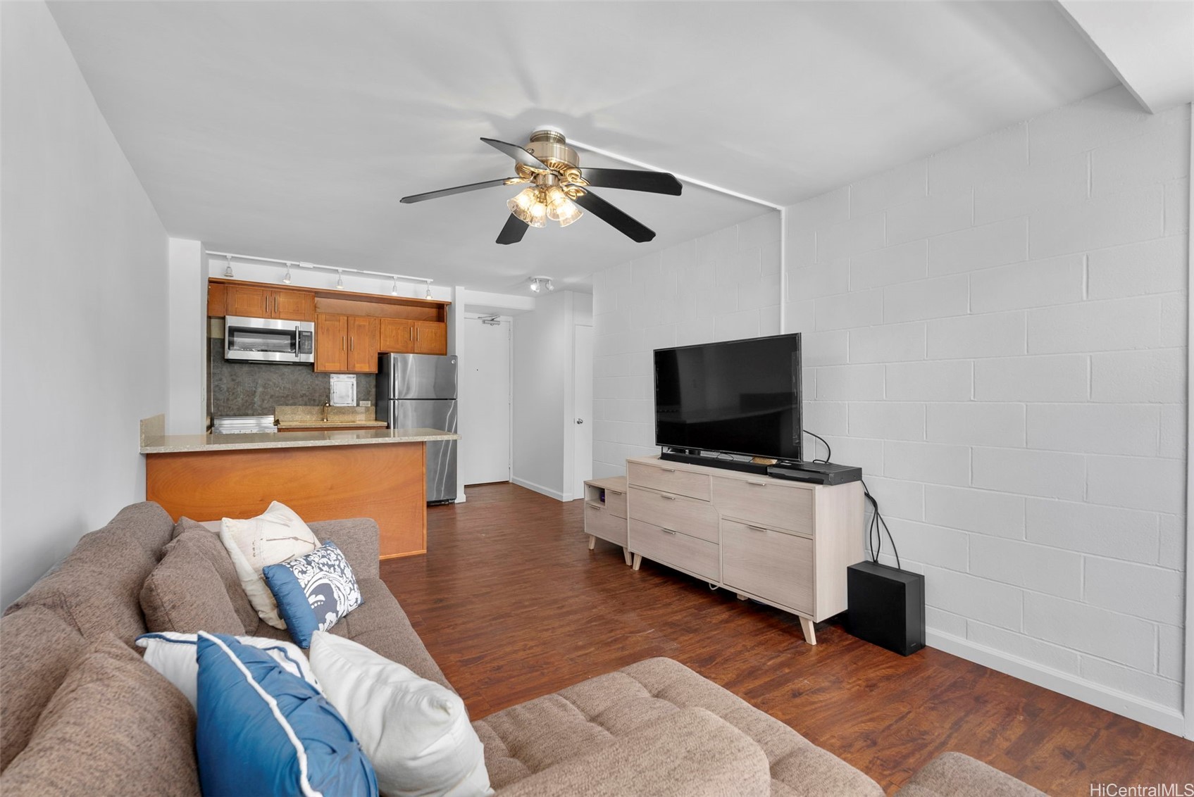 445 Kaiolu Street 407