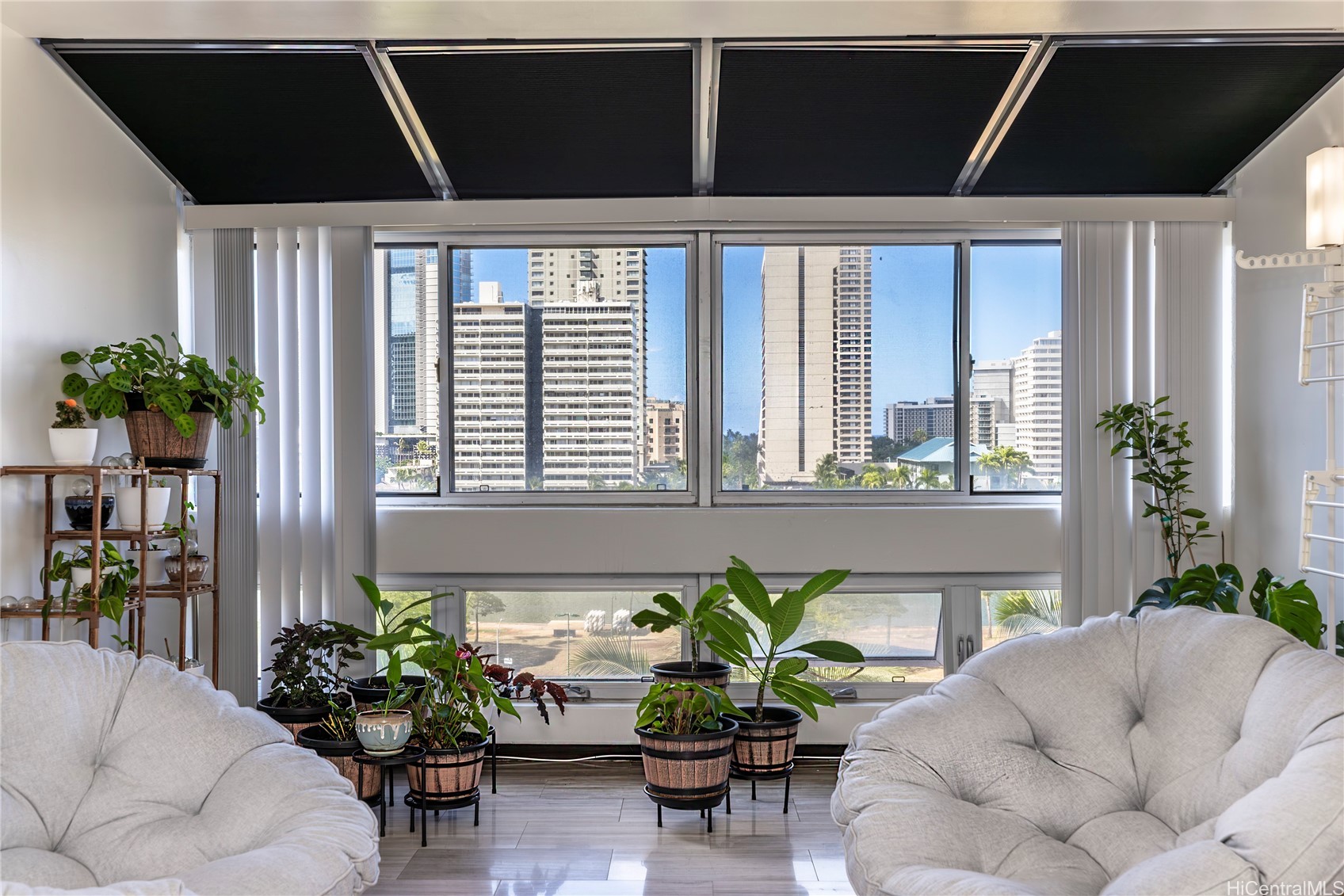 500 University Avenue 904