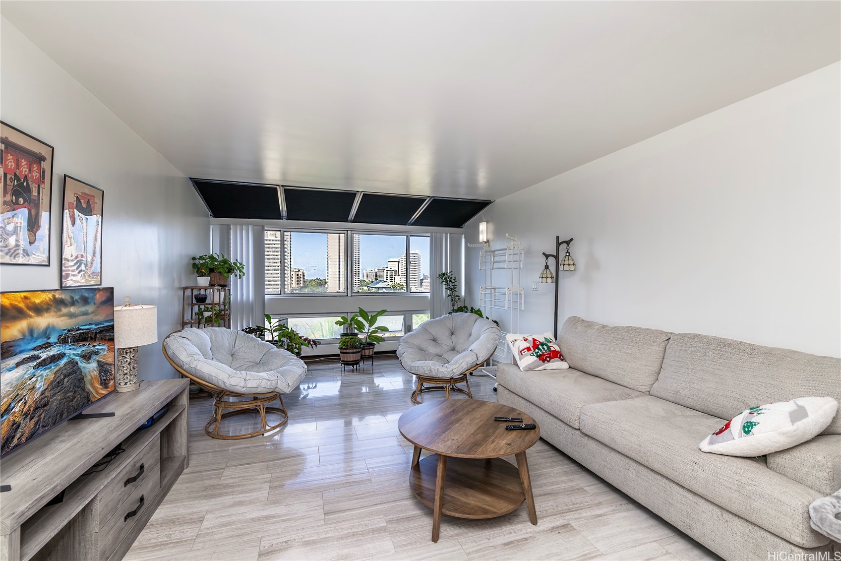 500 University Avenue 904