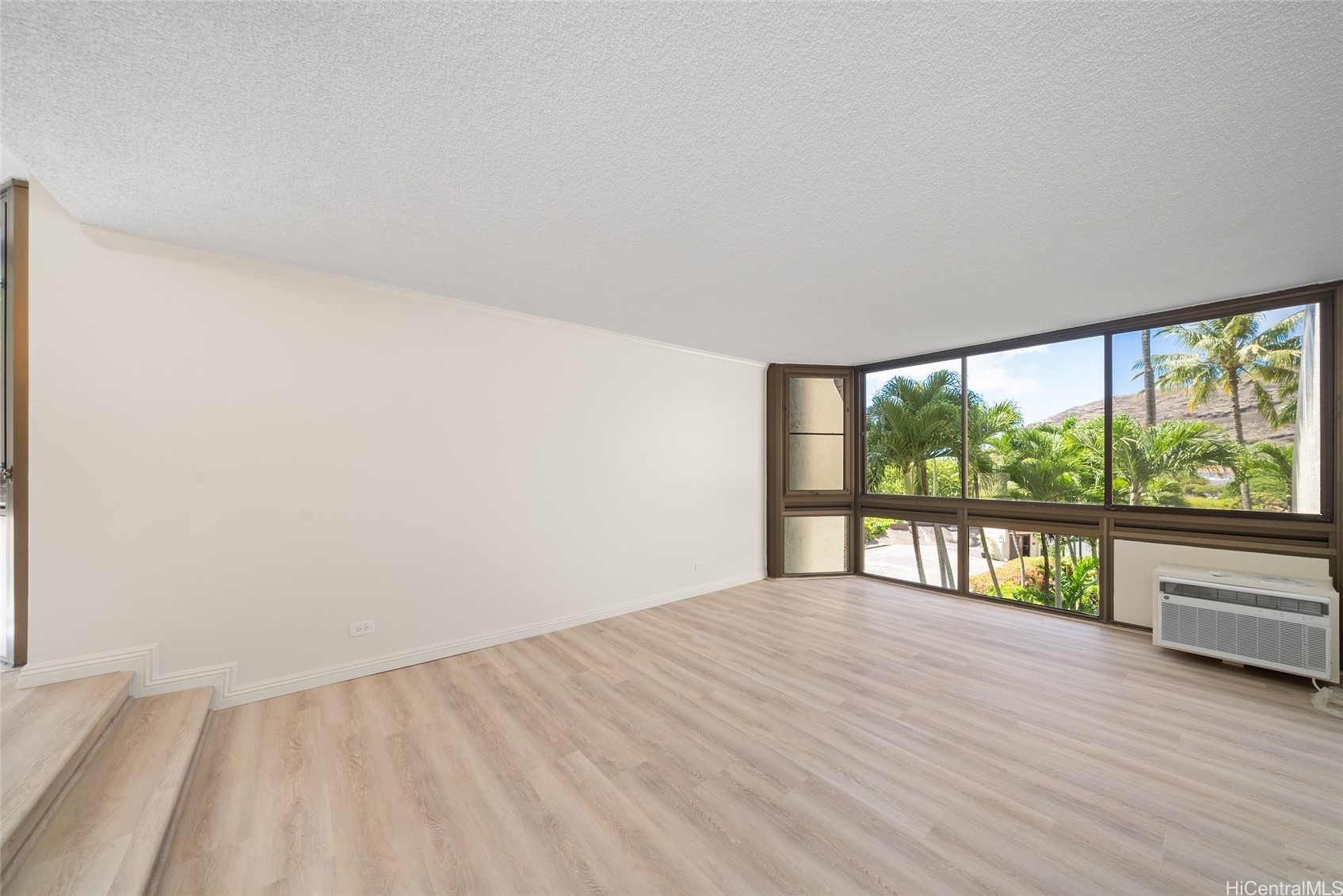 521 Hahaione Street 2-2L
