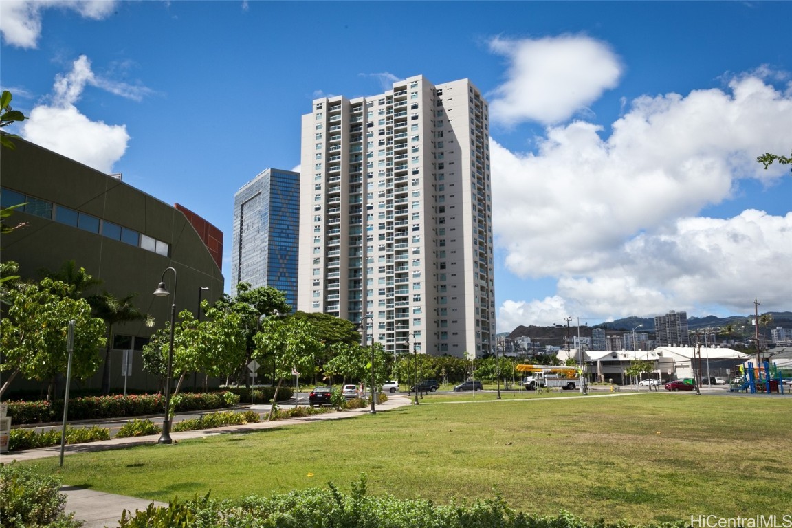 1133 Waimanu Condominium