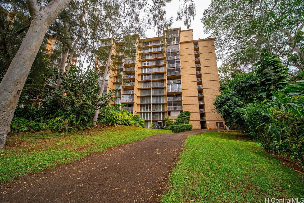 Waikalani Woodlands Condominium