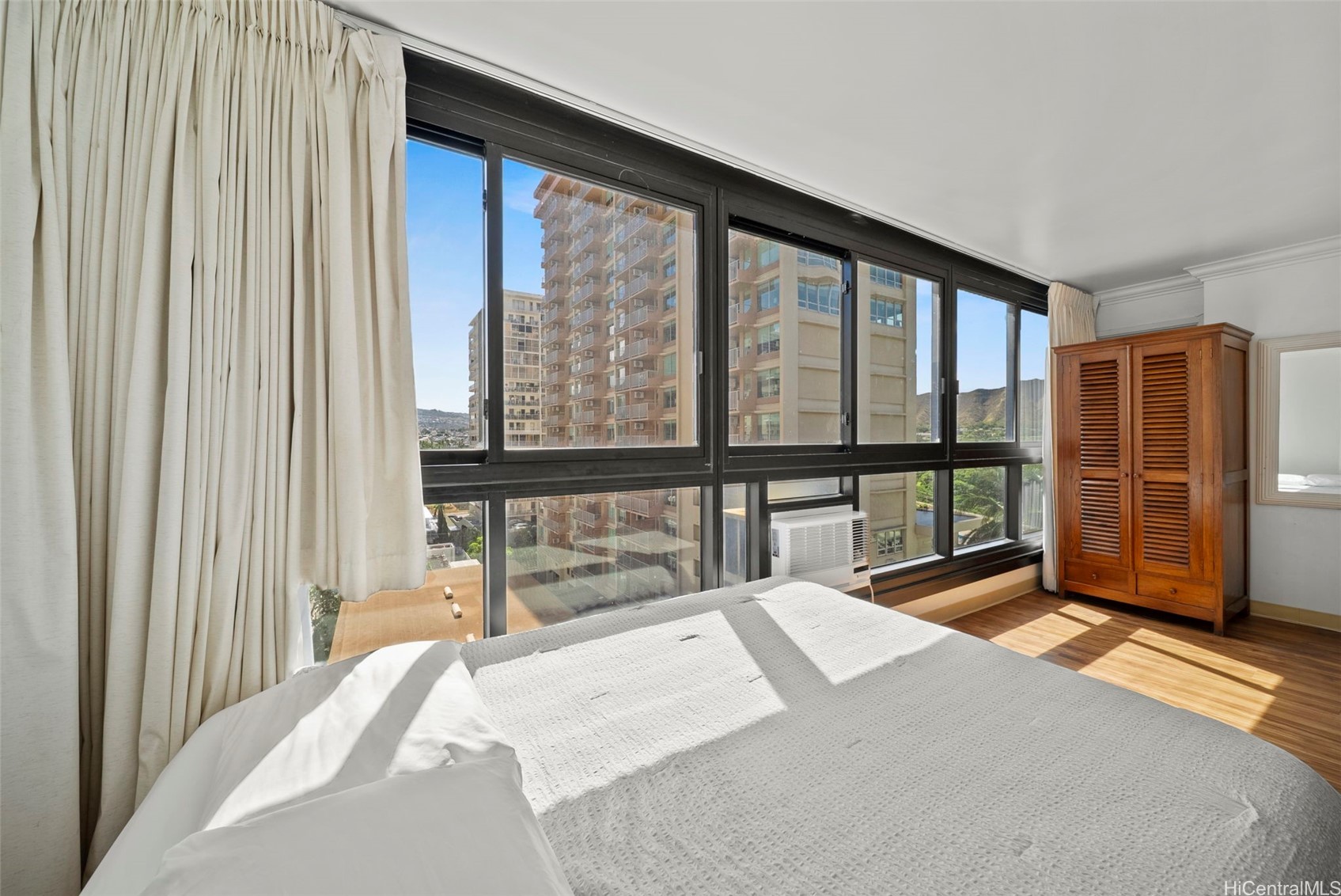 134 Kapahulu Avenue 822