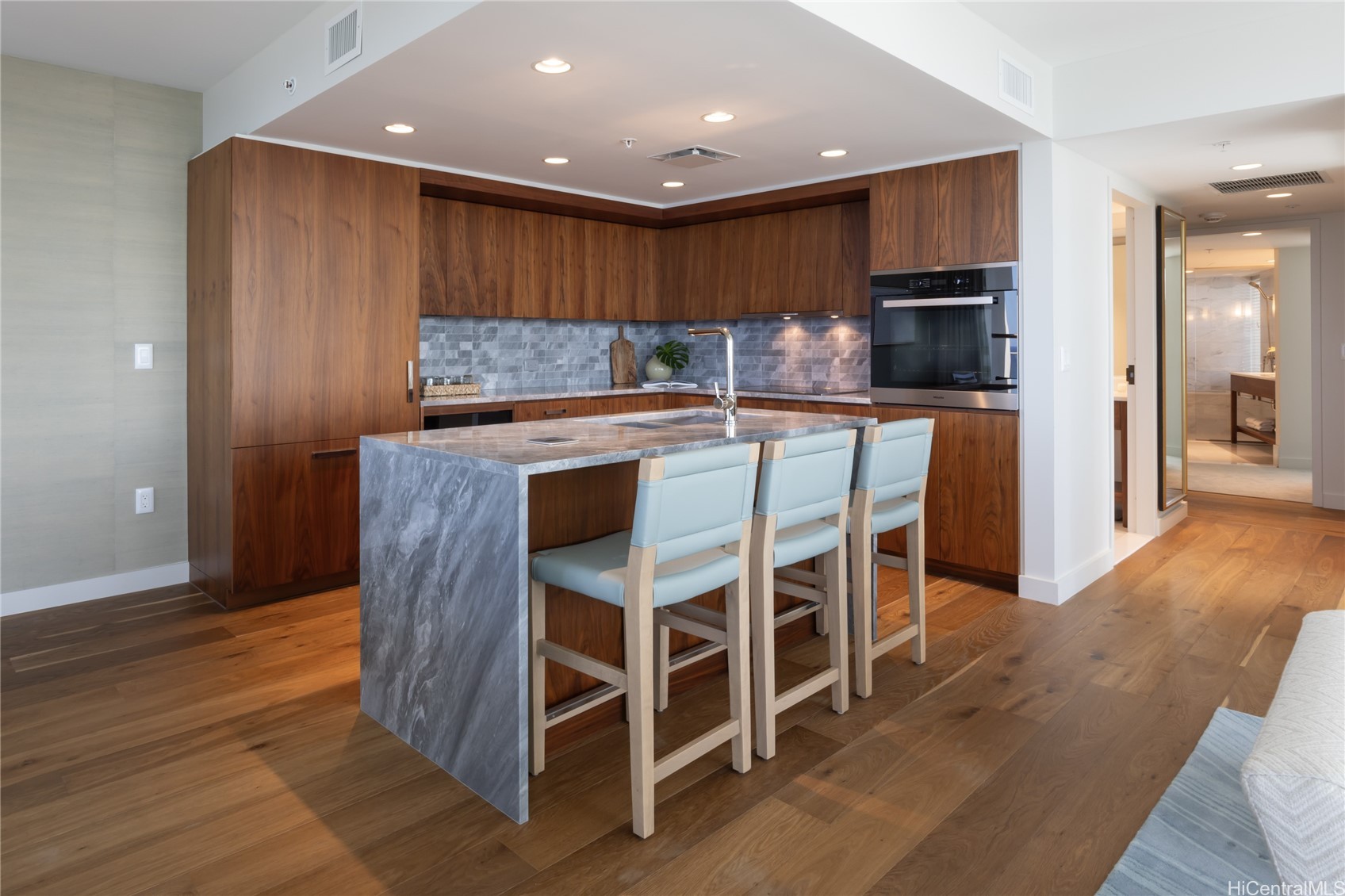 383 Kalaimoku Street 3010