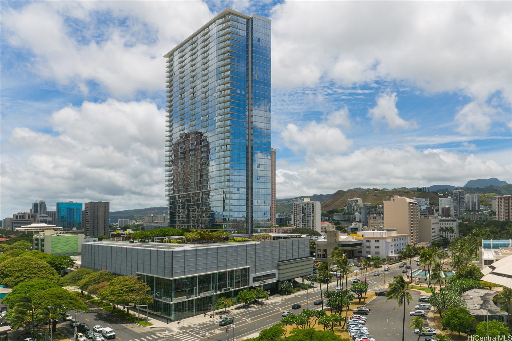 909 Kapiolani Condominium
