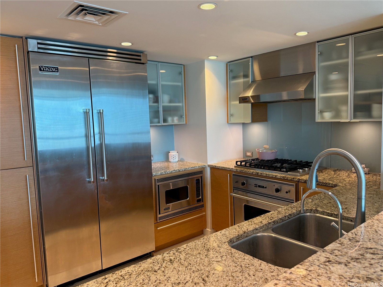 1177 Queen Street 3501