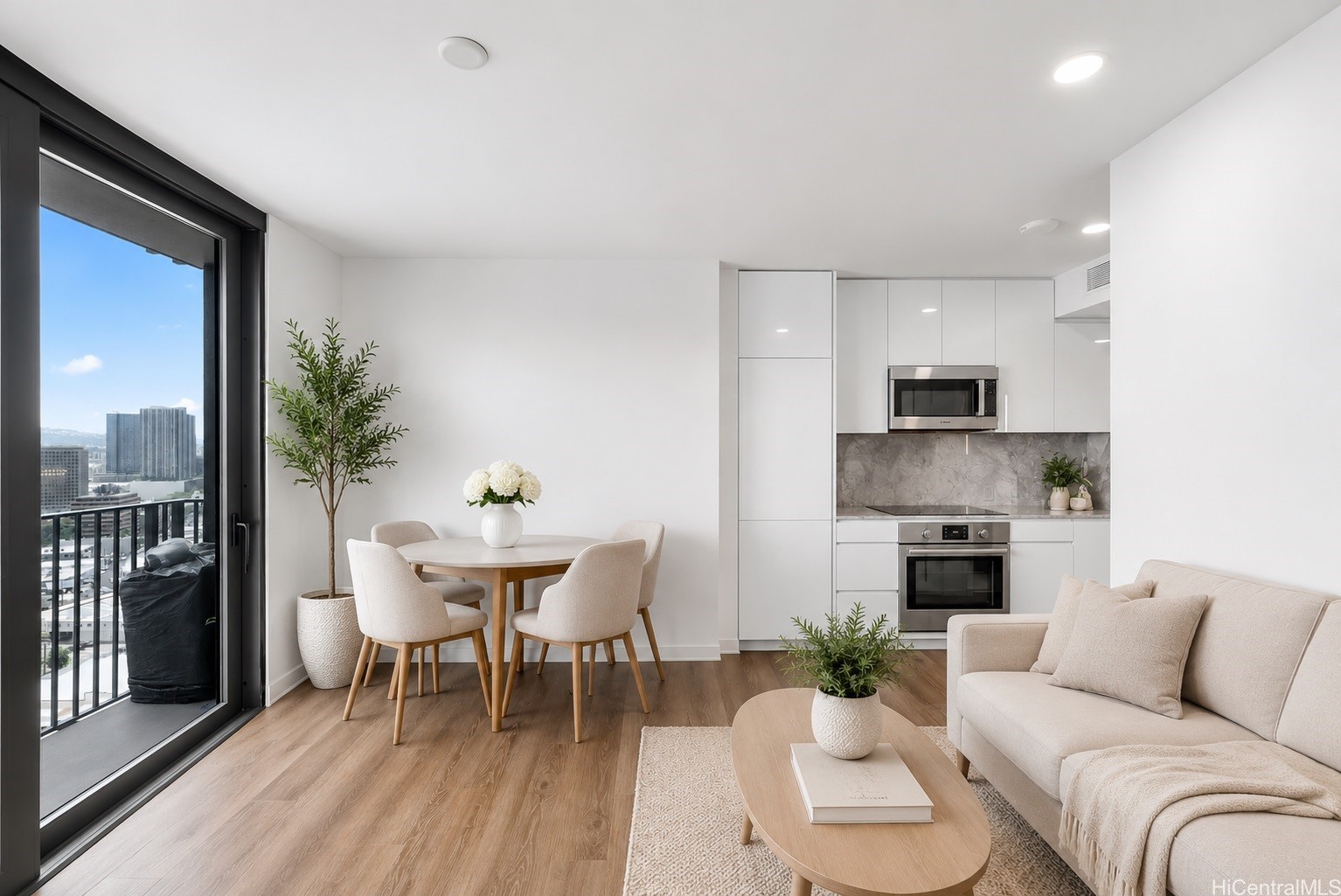 987 Queen Street 2616
