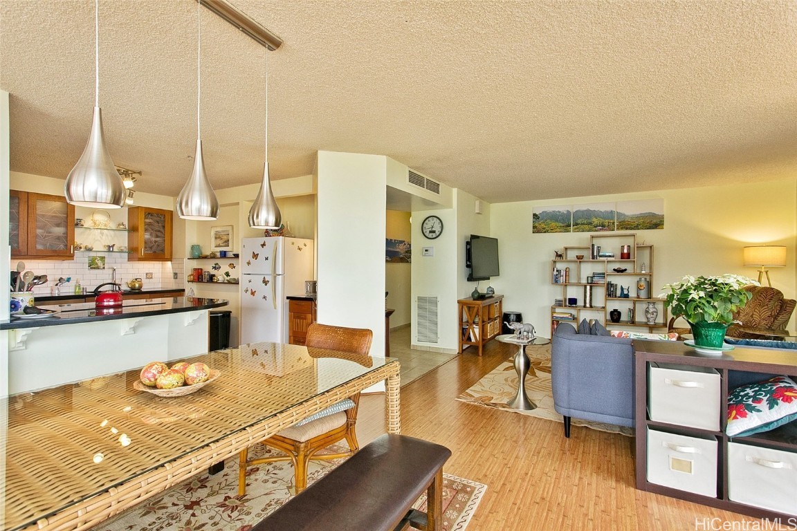1910 Ala Moana Boulevard 25A