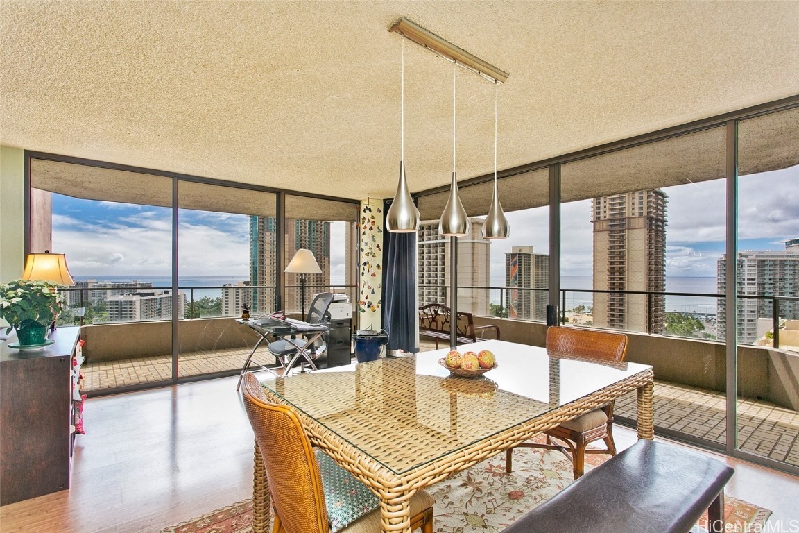 1910 Ala Moana Boulevard 25A