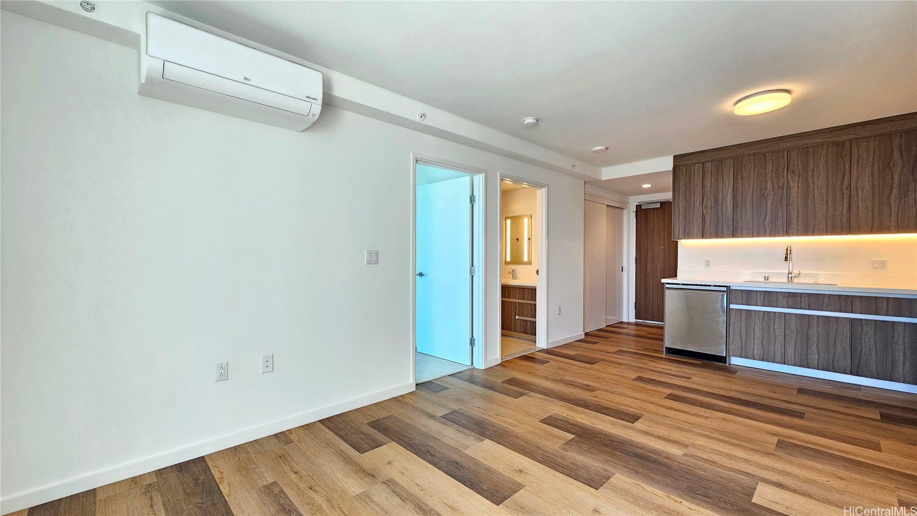 1515 Liona Street 2603
