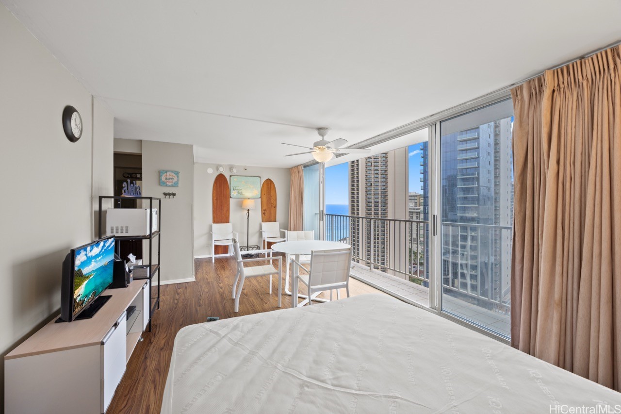 2427 Kuhio Avenue 2704