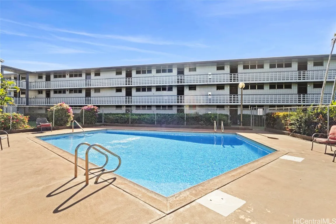 Honolulu, Hawaii 96817, United States, 2 Bedrooms Bedrooms, ,1 BathroomBathrooms,Residential,Active,1256