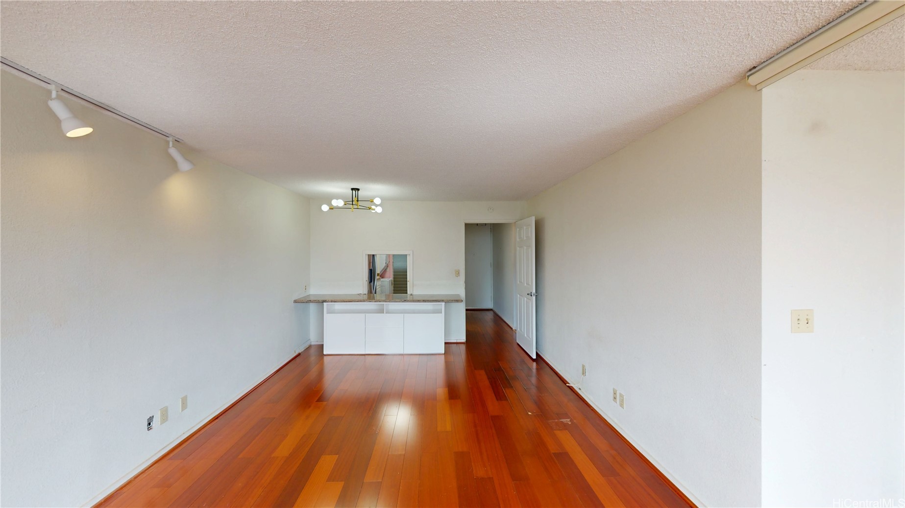 1624 Kanunu Street 306