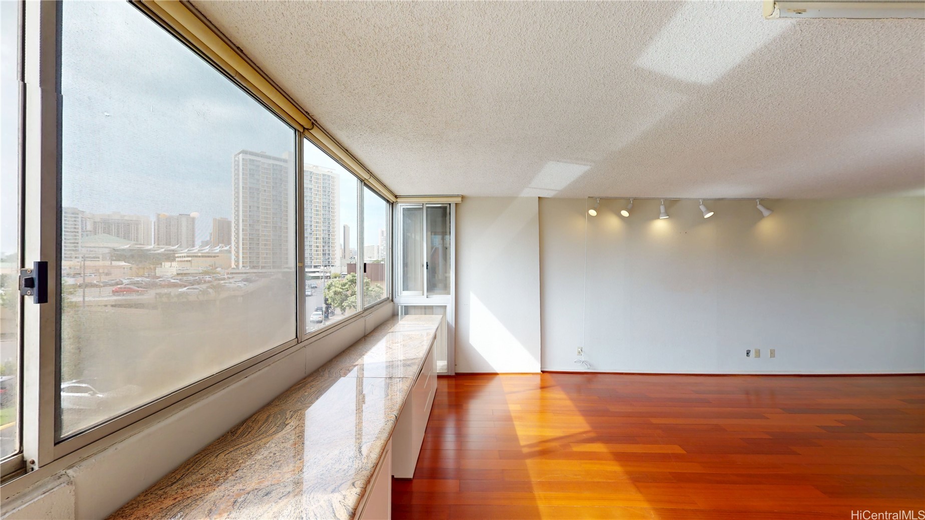 1624 Kanunu Street 306