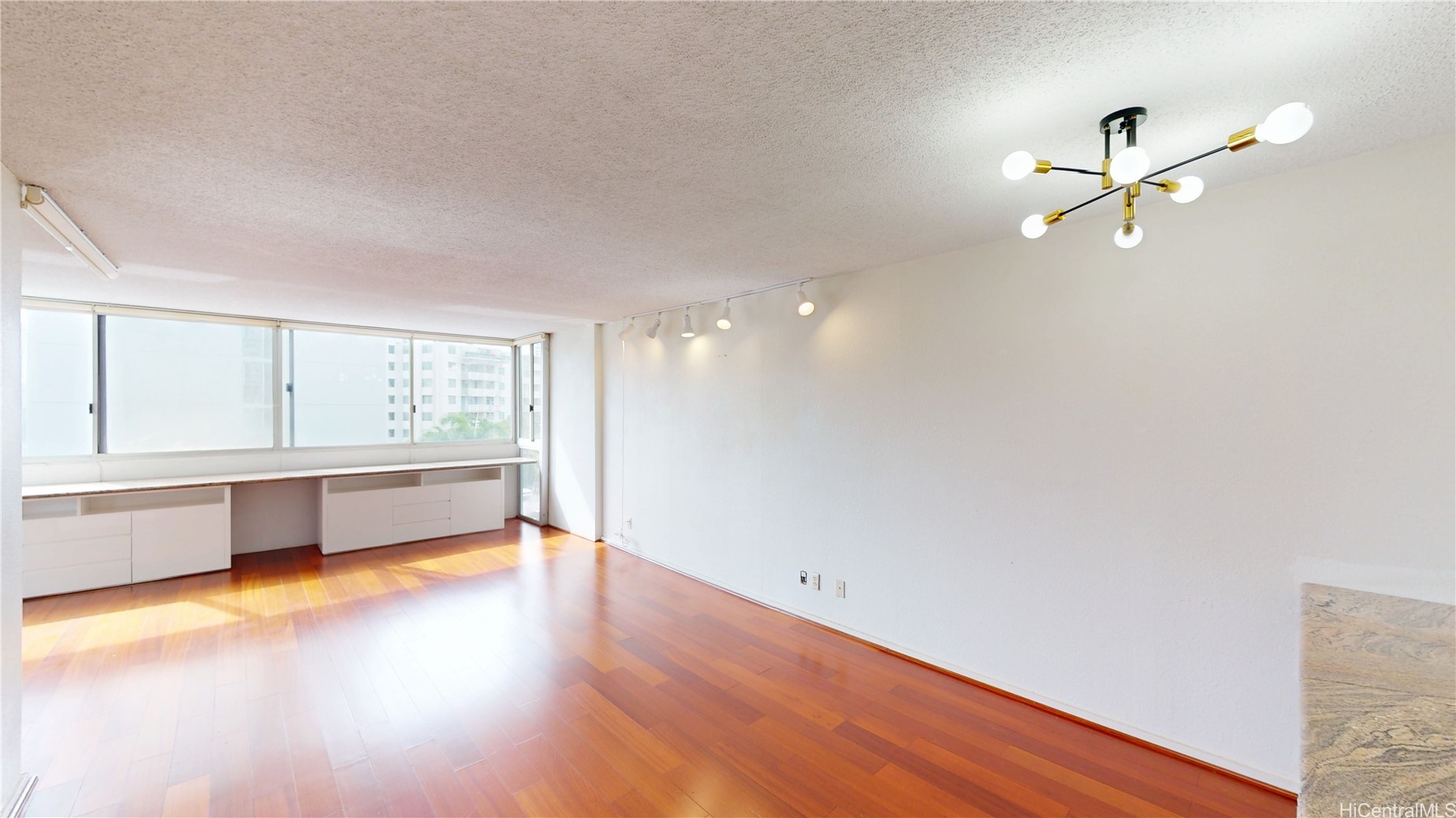 1624 Kanunu Street 306