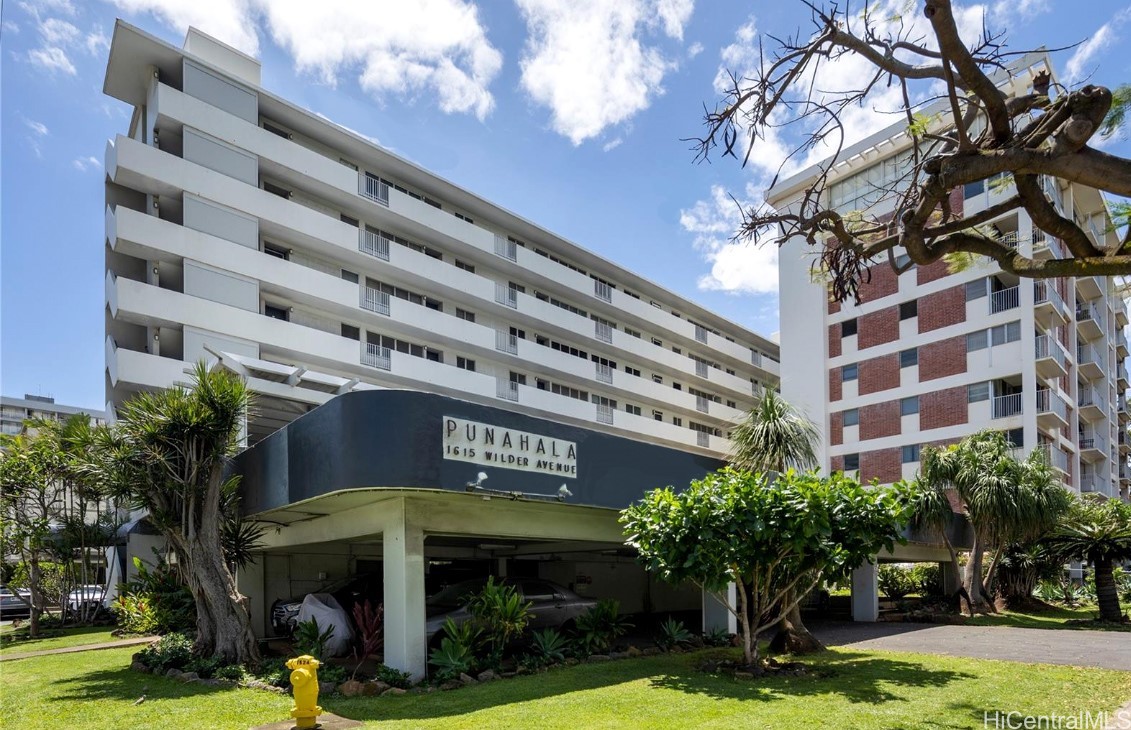 Punahala Apts Condominium