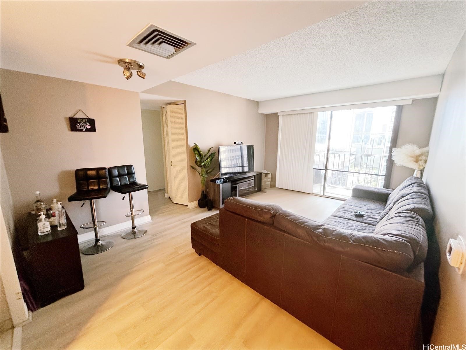 225 Queen Street 14A
