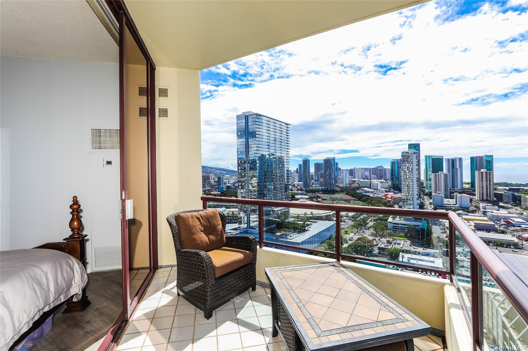 725 Kapiolani Boulevard 2601
