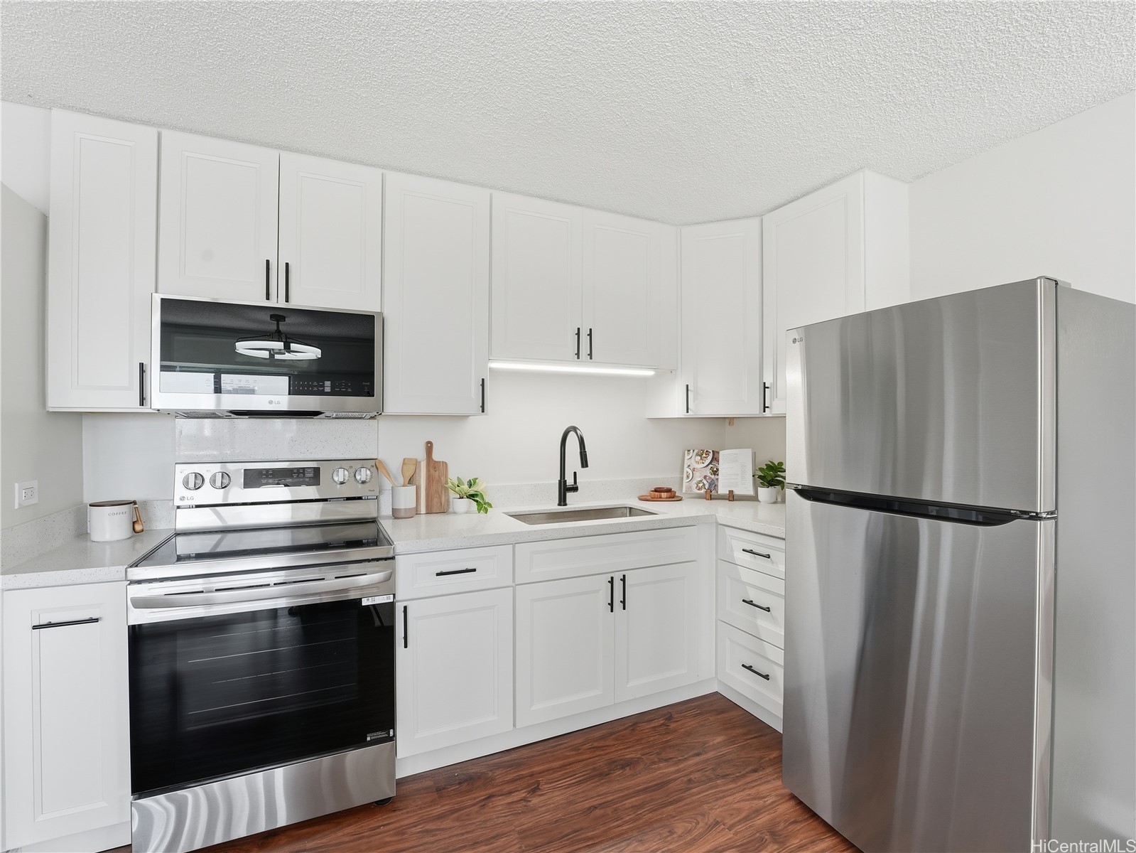 1616 Liholiho Street 404