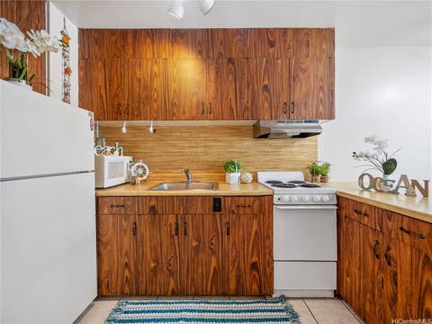 Photo of 222 Kaiulani Avenue #407, Honolulu, HI 96815 (MLS # 202611374)