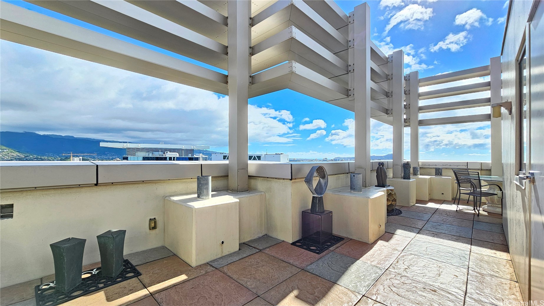 Honolulu, Hawaii, 96814, United States, 3 Bedrooms Bedrooms, ,3 BathroomsBathrooms,Residential,Active,2013630