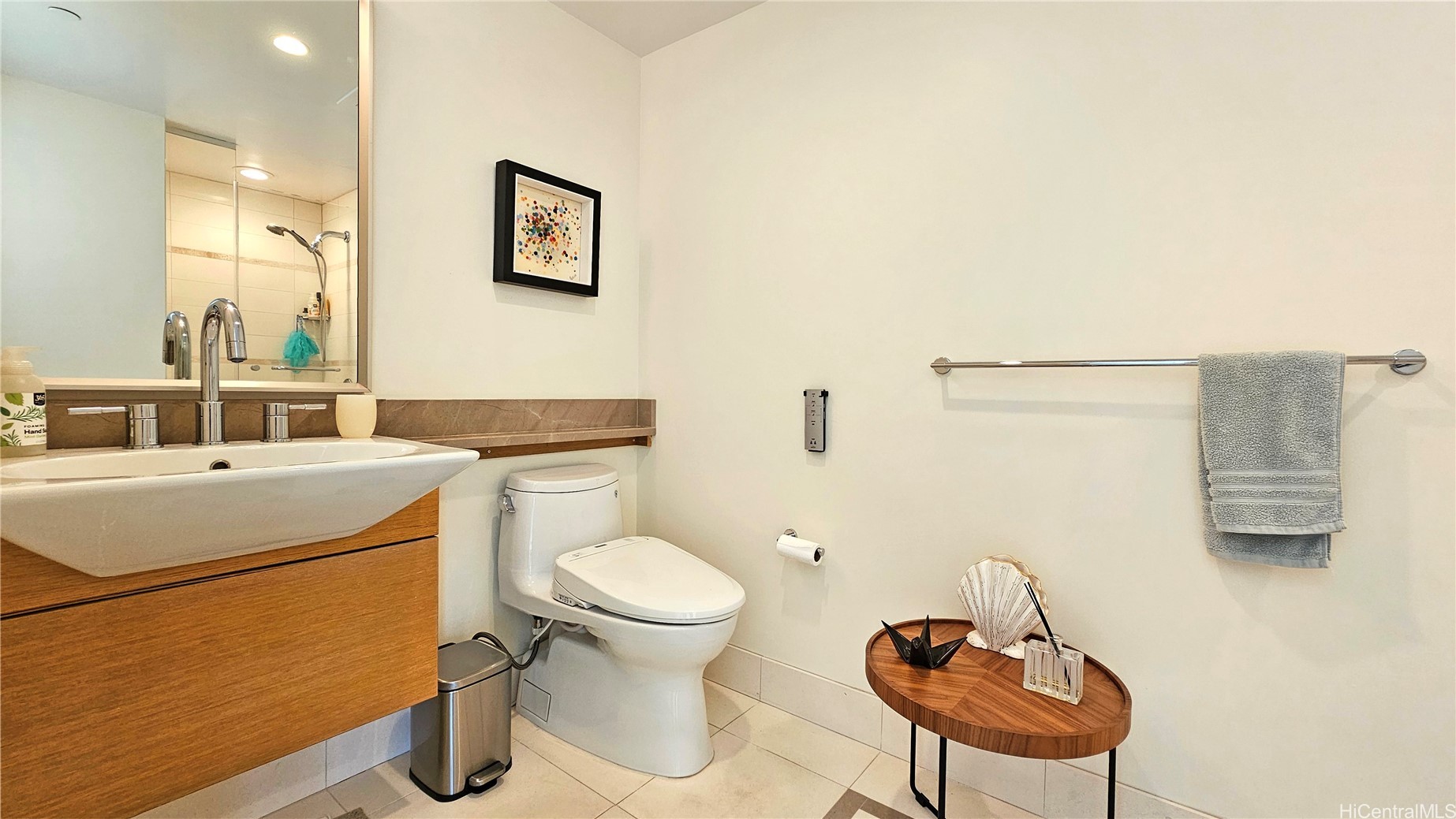 Honolulu, Hawaii, 96814, United States, 3 Bedrooms Bedrooms, ,3 BathroomsBathrooms,Residential,Active,2013630