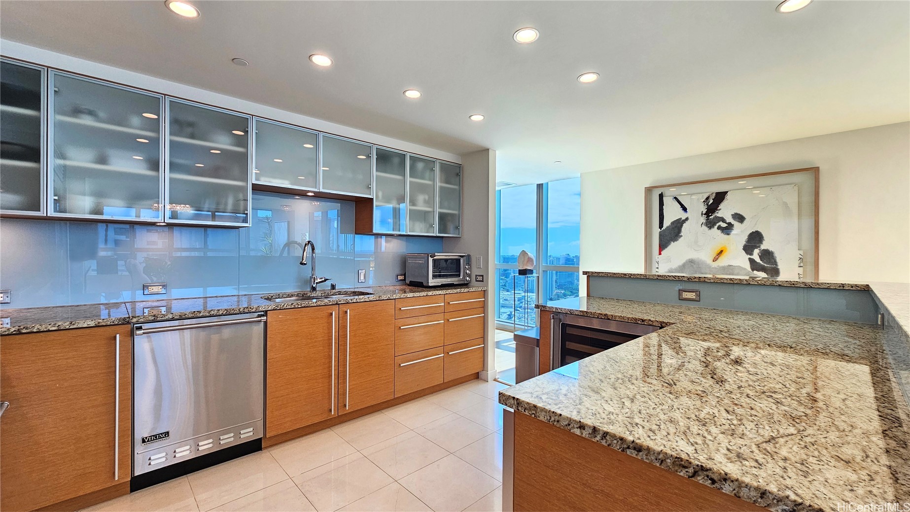 Honolulu, Hawaii, 96814, United States, 3 Bedrooms Bedrooms, ,3 BathroomsBathrooms,Residential,Active,2013630