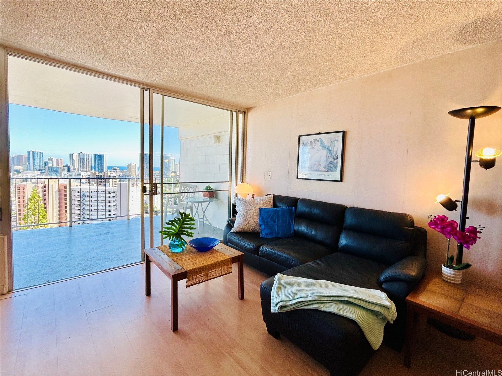 1441 Victoria Street 1405