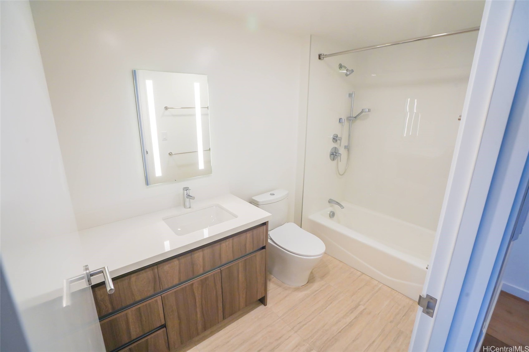 1500 Rycroft Street 808R