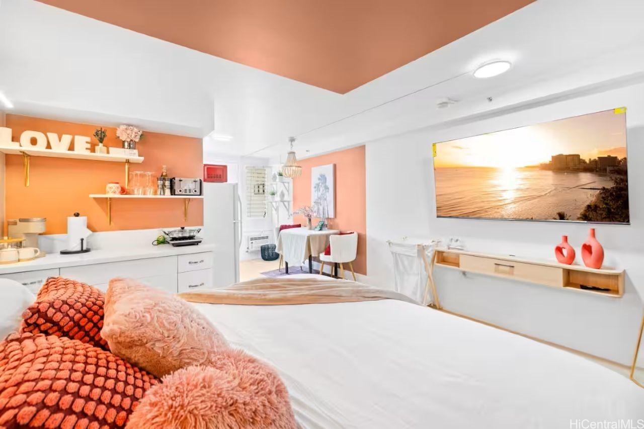 2450 Prince Edward Street 204A