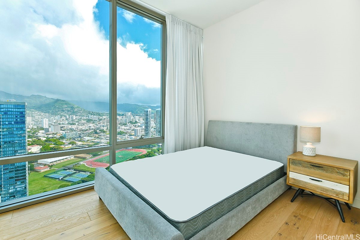 1001 Queen Street PH3915