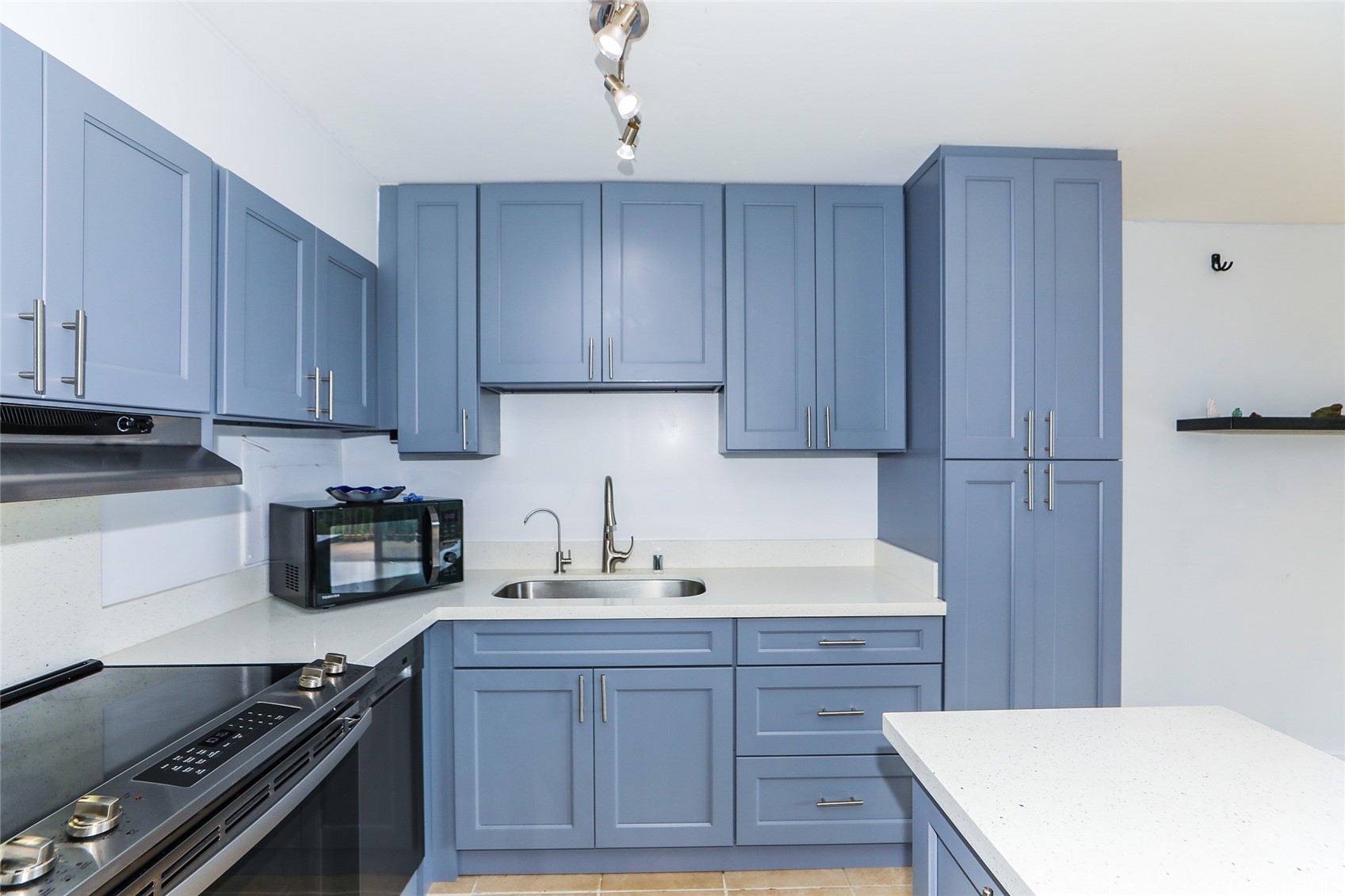 1830 Wilikina Drive 511